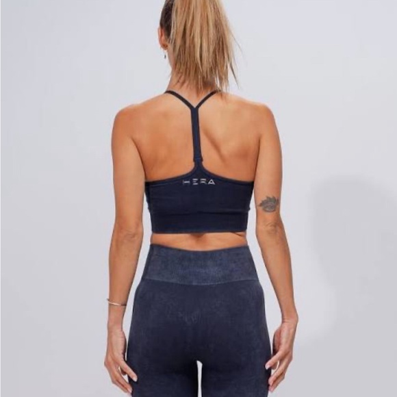 Hera x Hero Women's Seamless C Back Sports Bra in Black/white Color NWT - Picture 2 of 9